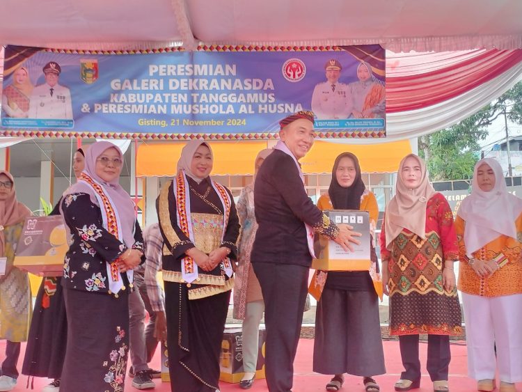 Pj. Bupati Tanggamus Resmikan Galeri Dekranasda, Dorong Perekonomian Lokal Melalui Industri Kreatif