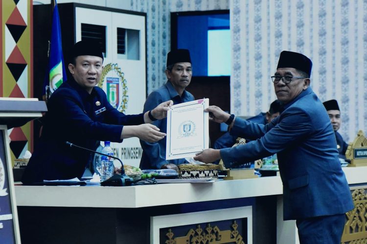 Pemkab dan DPRD Pringsewu Sahkan Empat Perda, Tetapkan Propemperda 2025