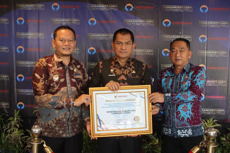 Pemkab Lampung Utara Raih Predikat Zona Hijau Pelayanan Publik 2024
