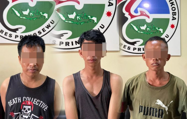 Polisi Gerebek Rumah di Pekon Margakaya, Tiga Pemuda Ditangkap Terkait Narkoba