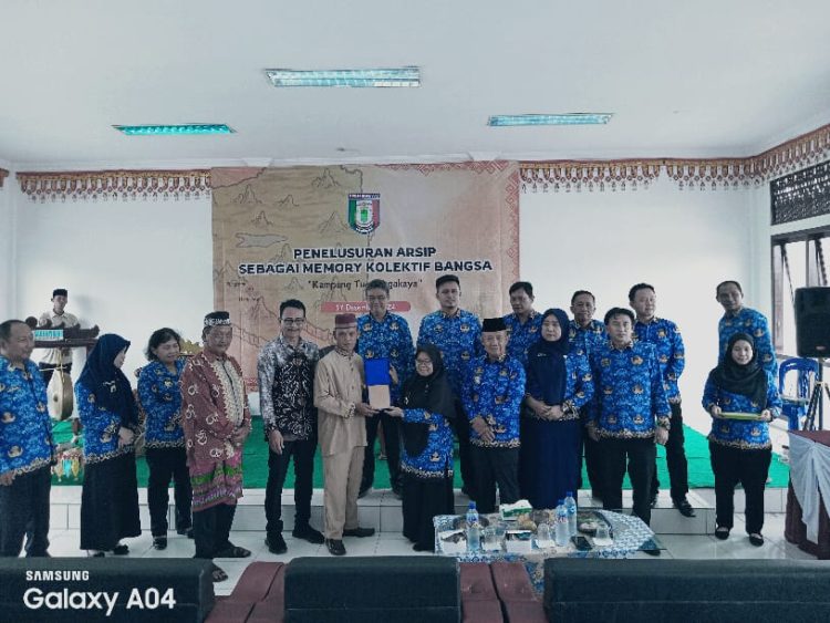 Naskah Kuno Tiuh Tuha Margakaya Diserahkan ke Lembaga Kearsipan Daerah Pringsewu