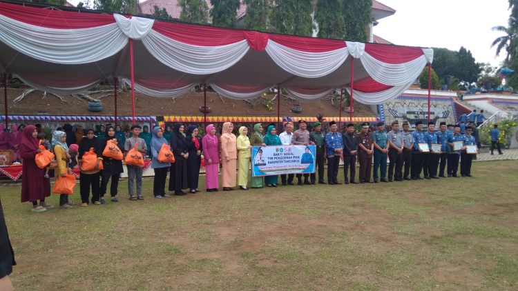 Tanggamus Peringati Hari Ibu ke-96 dan Hari Bela Negara ke-76 dengan Upacara dan Ziarah