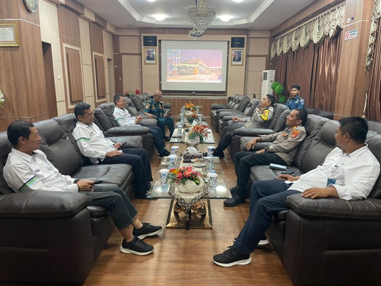 Kapolres Lampung Selatan Pantau Cuaca Ekstrem di Pelabuhan Bakauheni untuk Pastikan Keamanan Pelayaran