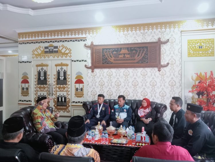 Pemkab Tanggamus Beri Penghargaan kepada Atlet Pencak Silat Berprestasi di Kancah Internasional