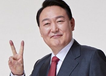 Banjir Komentar Negatif! IU Diserang di Media Sosial Terkait Dukungan Pemakzulan Yoon Suk Yeol