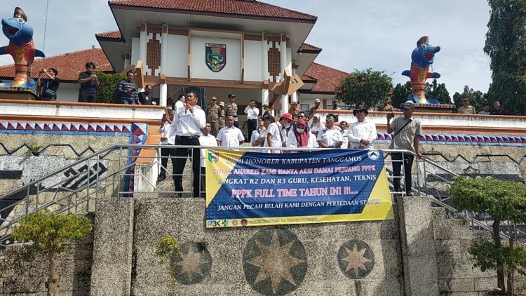 Ribuan Honorer Tanggamus Tuntut Diangkat Jadi PPPK Penuh Waktu
