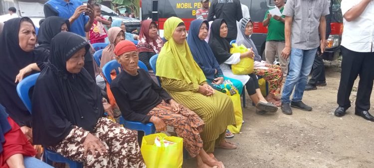 Polda Lampung Salurkan Bantuan 250 Paket Sembako untuk Warga Terdampak Banjir di Desa Sukajaya Lempasing