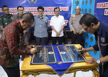 Pj Bupati dan Ketua PWI Lampung Resmikan Balai Wartawan Effendi Yusuf