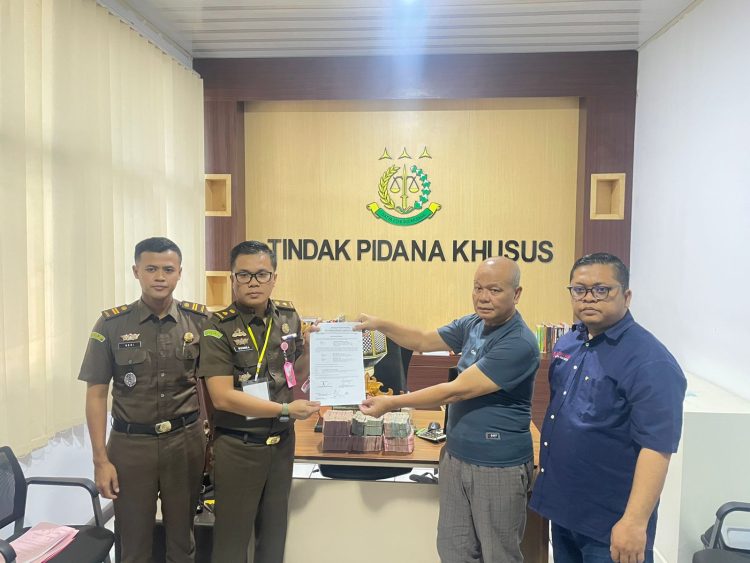 Penyidik Pidsus Kejari Lampung Barat Terima Pengembalian Kerugian Negara Rp 500 Juta dalam Kasus Korupsi Jalan Marang-Kupang Ulu