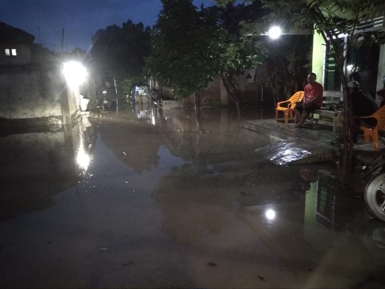 Hujan Deras Sebabkan Kali Bulok Meluap, Warga Pringsewu Terkepung Banjir
