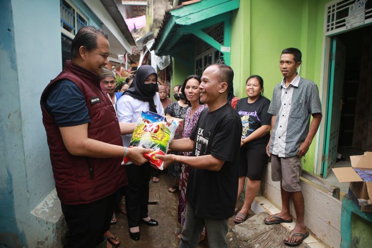 Peduli Korban Banjir, Ditresnarkoba Polda Lampung Salurkan Sembako di Bandar Lampung