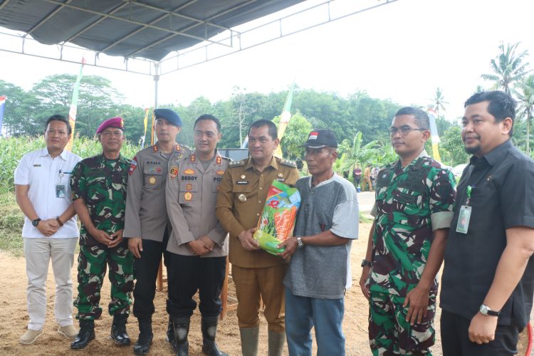 Penanaman Jagung Serentak 1 Juta Hektar di Desa Subik, Lampung Utara