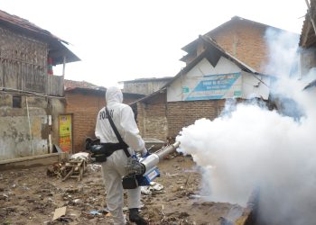 Polda Lampung Lakukan Fogging dan Edukasi untuk Cegah Demam Berdarah