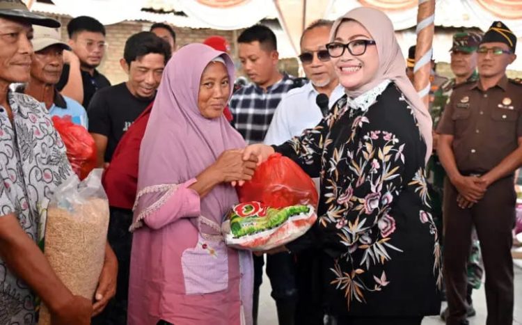 Zulkifli Hasan Tinjau Banjir dan Salurkan Bantuan untuk Masyarakat Lampung Selatan yang Terkena Dampak