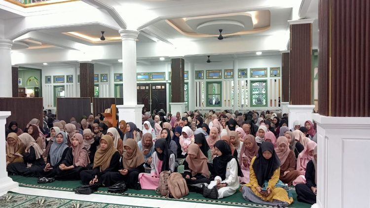 Ratusan Siswa SMA Negeri 1 Padang Cermin Ikuti Peringatan Isra’ Mi’raj untuk Tingkatkan Keimanan