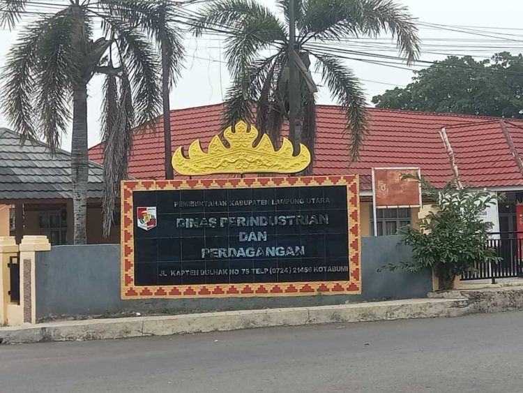 Retribusi Berjalan, Pasar Lampung Utara Tak Terurus