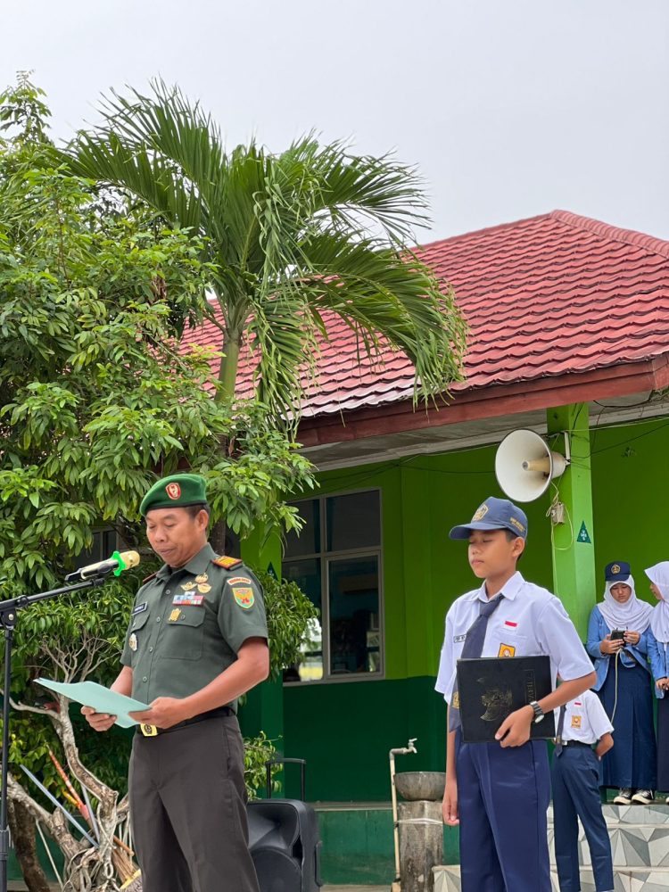 Koramil 412 Kotabumi Ajak Siswa SMPN 7 Kotabumi Wujudkan Indonesia Emas 2045