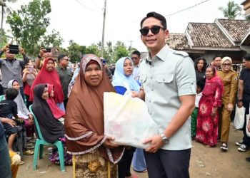 Bupati Lampung Selatan Terpilih Salurkan Bantuan kepada Korban Banjir di Sragi
