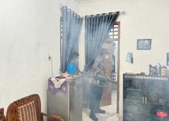 Polres Lampung Selatan Bersama Puskesmas Kalianda Lakukan Fogging untuk Cegah DBD