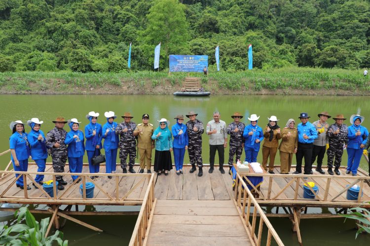 KSAL dan Waka Polda Lampung Tinjau Program Ketahanan Pangan dan Makan Bergizi Gratis di Brigif 4 Marinir/BS