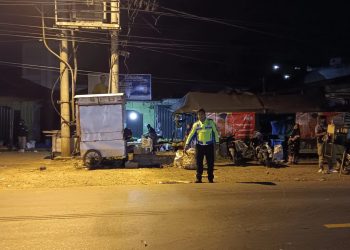 Tabrakan Maut di Pringsewu: Pemotor Tewas Usai Dihantam Mobil yang Menyalip Truk