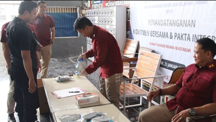 Sidak Mendadak! Puluhan Pegawai dan Napi Rutan Kotabumi Jalani Tes Urine