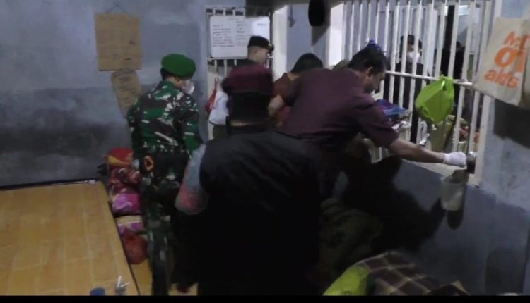 Razia Mendadak di Lapas Kotabumi, Petugas Temukan Handphone dan Barang Terlarang