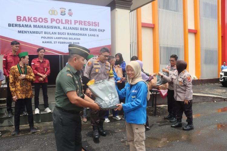 Polres Lampung Selatan Bersama Mahasiswa dan OKP Gelar Bakti Sosial Sambut Ramadan