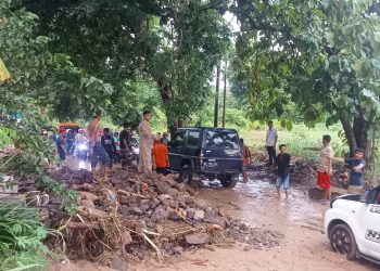 Longsor di Jalan Martadinata-Lempasing, Arus Lalu Lintas Macet Parah