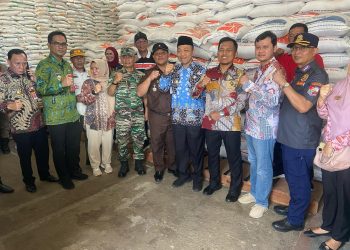 Plh. Bupati Lampung Utara Sidak Pasar dan Bulog, Pastikan Stok Pangan Aman Jelang Ramadhan