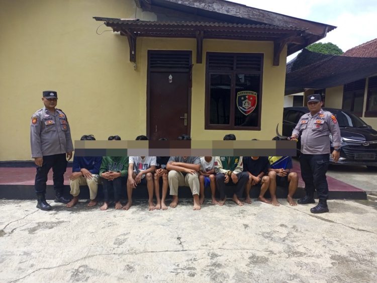 Geger! Rencana Tawuran Puluhan Remaja di Pringsewu Digagalkan, Celurit dan Pistol Mainan Diamankan!