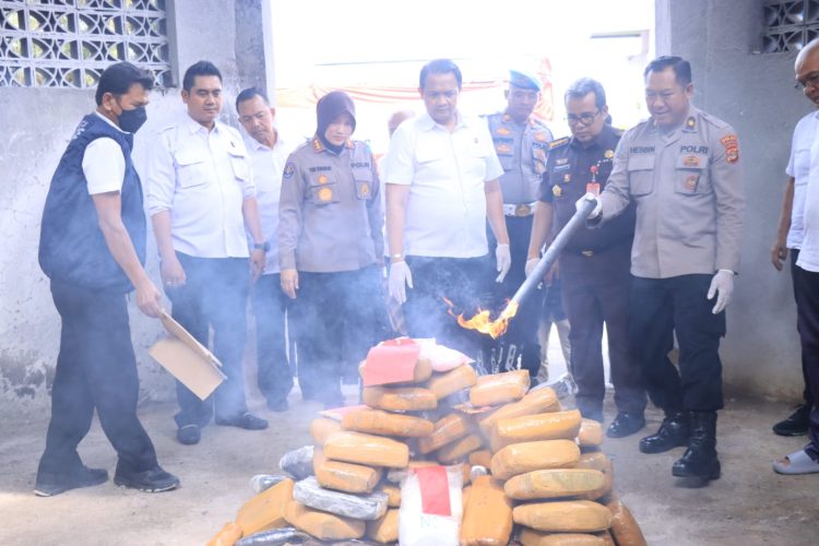 Direktorat Reserse Narkoba Polda Lampung Musnahkan Barang Bukti Narkotika Senilai Rp 10,7 Miliar