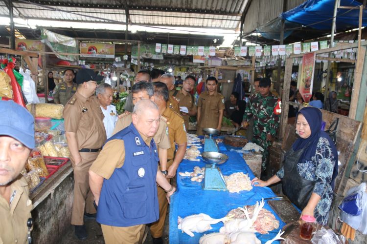 Tim Monitoring Cek Harga Kebutuhan Pokok Jelang Ramadan dan Idulfitri