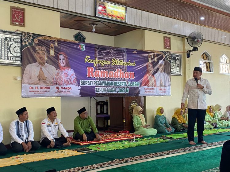 Bupati Dendi Ramadhona Gelar Silaturahmi Ramadan 1446 H di Kecamatan Kedondong, Salurkan Bantuan untuk Masyarakat