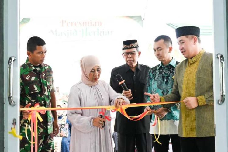 Bupati Pesawaran Resmikan Masjid Herkiar, Simbol Kebersamaan dan Keimanan