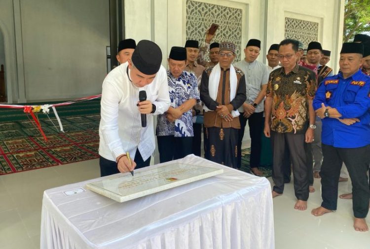 Bupati Pesawaran Resmikan Masjid Al-Muttaqin: Simbol Ketakwaan dan Kebersamaan