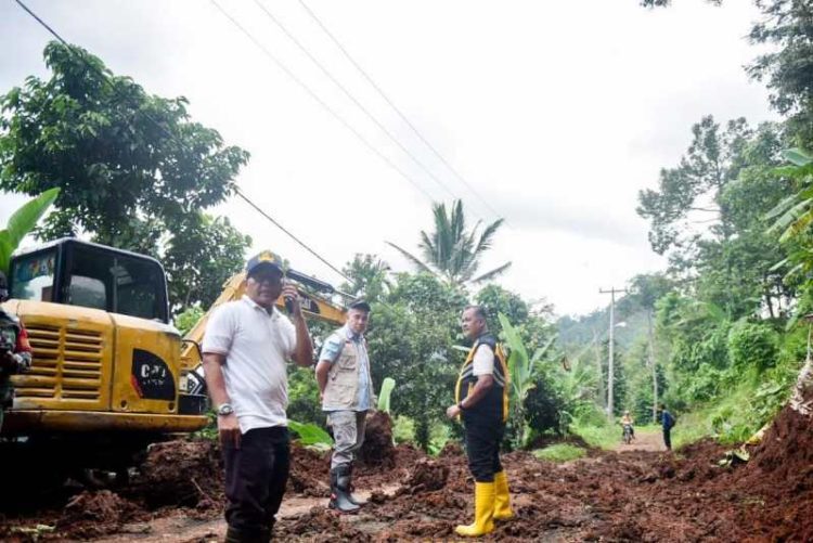 Respon Cepat! Bupati Pesawaran Tinjau Lokasi Banjir dan Longsor