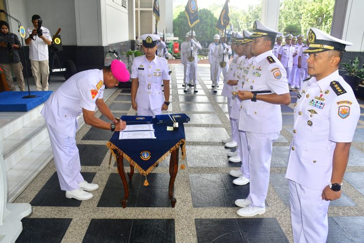 Komandan Lanal Lampung Resmi Berganti, TNI AL Laksanakan Sertijab di Lantamal III
