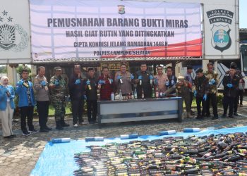 Polres Lampung Selatan Musnahkan Ratusan Botol Miras, Ciptakan Suasana Kondusif Jelang Ramadhan