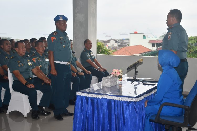 Danlanal Lampung Letkol Laut (P) Krido Satriyo Utomo Pimpin Entry Briefing, Tekankan Disiplin dan Sinergi