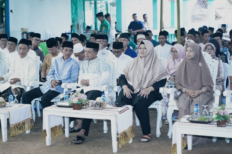 Safari Ramadan Perdana Pemkab Pringsewu, Bupati Riyanto Serahkan Bantuan di Pagelaran Utara