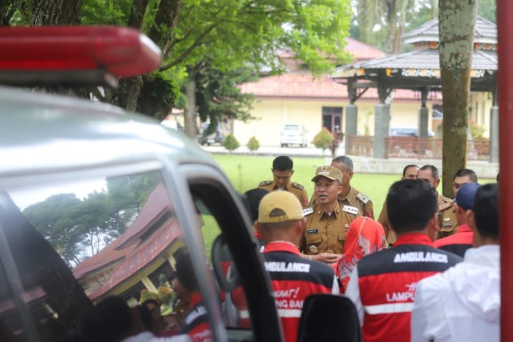 Pastikan Kesiapan Ambulans, Bupati Lampung Barat Cek Langsung Jelang Mudik Lebaran