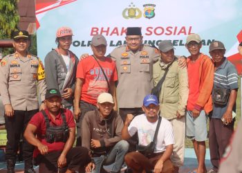 Polres Lampung Selatan Berbagi di Bulan Ramadan, Bantu Tukang Becak dan Lansia