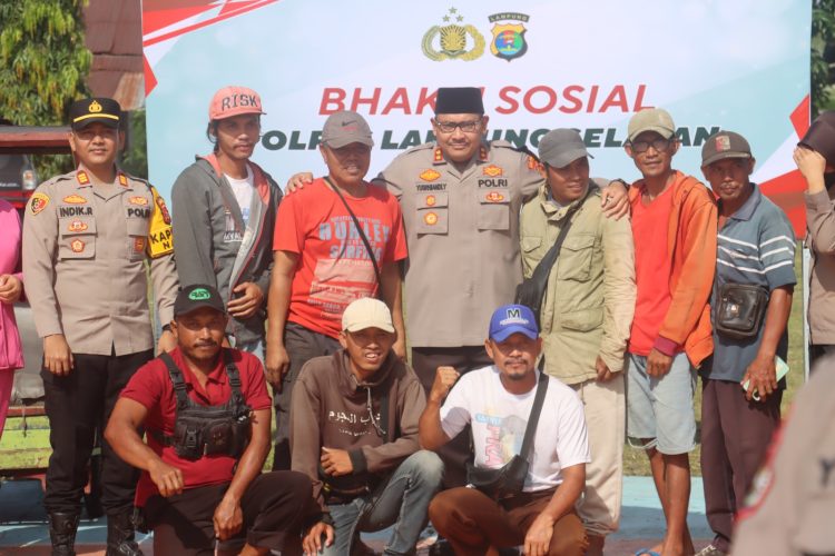 Polres Lampung Selatan Berbagi di Bulan Ramadan, Bantu Tukang Becak dan Lansia