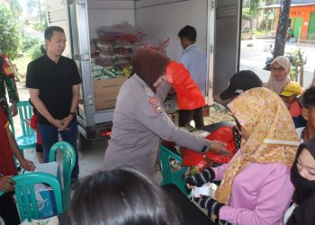 Polres Lampung Selatan Gelar Pasar Murah, Warga Berbondong-Bondong Dapatkan Sembako Murah