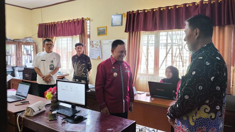 Wabup Mad Hasnurin Sidak 10 Instansi, Pastikan Kedisiplinan ASN dan THLS Terjaga