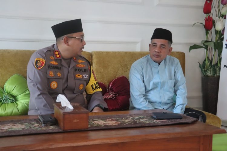 Polres Lampung Selatan Silaturahmi dengan KH. Nur Mahfud, Ajak Jaga Keamanan Idul Fitri