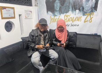 Isbedy & Dzafira Bawakan Puisi di Panggung Sastra Dunia