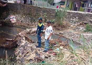 Dinas BMBK Lampung Kebutan Pembersihan Material Longsor di Jalur Wisata Pesawaran