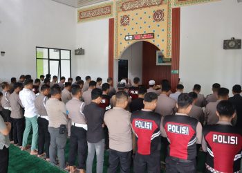 Polres Pringsewu Gelar Sholat Gaib untuk Tiga Anggota Polri yang Gugur dalam Tugas